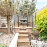57 Southend Road