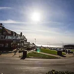 Lovely Caravan With Decking At Manor Park Nearby Hunstanton Beach Ref 23017T