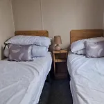 Lovely Caravan Nearby The Beach In Hunstanton, Norfolk Ref 23071C