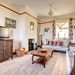 7 Lighthouse Close