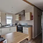 Lovely Caravan Nearby The Beach In Hunstanton, Norfolk Ref 23071C