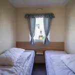 Lovely Caravan With Decking At Manor Park Nearby Hunstanton Beach Ref 23017T
