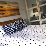 The Phoenix By The Sea- 2 Bedroom Flat In Hunny