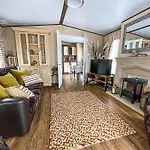 Beautiful Caravan At Manor Park In Hunstanton Beach, Norfolk Ref 23026H