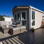 Great 6 Berth Caravan For Hire At Manor Park In Hunstanton Norfolk Ref 23014W