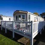 Great 6 Berth Caravan For Hire At Manor Park In Hunstanton Norfolk Ref 23014W