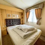 6 Berth Caravan Nearby Hunstanton Beach Front In Norfolk Ref 13019L