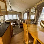 6 Berth Caravan Nearby Hunstanton Beach Front In Norfolk Ref 13019L