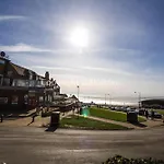 8 Berth Caravan For Hire At Manor Park Near To A Great Beach Ref 23041C
