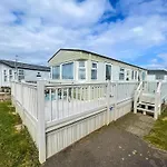 Lovely Caravan For Hire With Large Decking Area In Hunstanton Ref 23218K