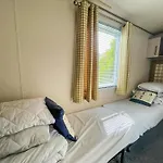 Beautiful Caravan With Decking At Manor Park Nearby Hunstanton Beach Ref 23039B