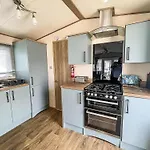 Beautiful Caravan With Decking At Manor Park Nearby Hunstanton Beach Ref 23039B
