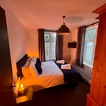 Charming Apartment By The Beach