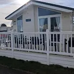 Stunning Lodge With Decking At Manor Park Near Hunstanton Beach Ref 23066W