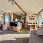 Lovely 6 Berth Caravan For Hire At Manor Park In Hunstanton Norfolk Ref 23044S