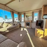 Lovely 6 Berth Caravan For Hire At Manor Park In Hunstanton Norfolk Ref 23044S