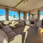 Lovely 6 Berth Caravan For Hire At Manor Park In Hunstanton Norfolk Ref 23044S