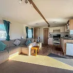 Beautiful Caravan With Decking At Wifi At Manor Park, Hunstanton Ref 23098T