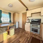 Beautiful Caravan With Decking At Wifi At Manor Park, Hunstanton Ref 23098T