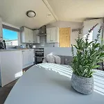Beautiful Caravan At Manor Park Holiday Park In Hunstanton Ref 23060W