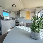 Beautiful Caravan At Manor Park Holiday Park In Hunstanton Ref 23060W