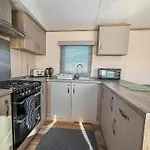 Lovely Caravan With Decking At Manor Park In Hunstanton Ref 23091T