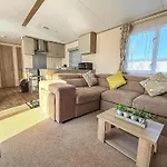 Lovely Caravan With Decking At Manor Park In Hunstanton Ref 23091T