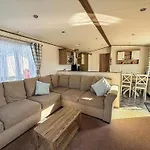 Wonderful 6 Berth Caravan For Hire At Manor Park, Hunstanton, Norfolk Ref 23028S