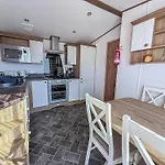 Wonderful 6 Berth Caravan For Hire At Manor Park, Hunstanton, Norfolk Ref 23028S