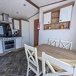 Wonderful 6 Berth Caravan For Hire At Manor Park, Hunstanton, Norfolk Ref 23028S