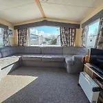 Homely 8 Berth Caravan At Manor Park, Near Hunstanton Beach Ref 23004B