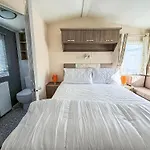 Homely Caravan With Decking At Manor Park, Hunstanton Ref 23036C