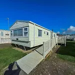 Charming Caravan At Manor Park, Nearby Hunstanton Beach In Norfolk Ref 23035C