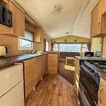 Charming Caravan At Manor Park, Nearby Hunstanton Beach In Norfolk Ref 23035C