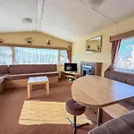 Charming Caravan At Manor Park, Nearby Hunstanton Beach In Norfolk Ref 23035C