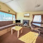 Charming Caravan At Manor Park, Nearby Hunstanton Beach In Norfolk Ref 23035C