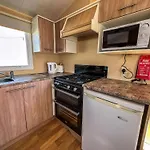 Dog Friendly 6 Berth Static Caravan By The Beach In Hunstanton Ref 13008L