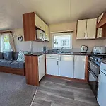 Great 6 Berth Caravan With Decking At Manor Park In Hunstanton Ref 23017B