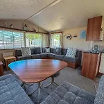Great 6 Berth Caravan With Decking At Manor Park In Hunstanton Ref 23017B