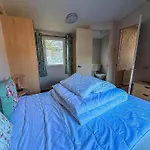 Great 6 Berth Caravan With Decking At Manor Park In Hunstanton Ref 23017B
