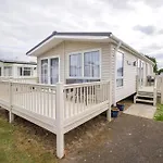 Beautiful Lodge At Manor Park Nearby Hunstanton Beach Ref 23021C