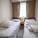 Beautiful Lodge At Manor Park Nearby Hunstanton Beach Ref 23021C