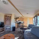 Cosy 8 Berth Caravan For Hire At Manor Park In Hunstanton Ref 23065T