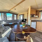 Cosy 8 Berth Caravan For Hire At Manor Park In Hunstanton Ref 23065T