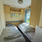 Caravan With Decking At Manor Park, Nearby Hunstanton Beach Ref 23013C