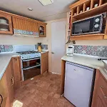 Caravan With Decking At Manor Park, Nearby Hunstanton Beach Ref 23013C