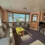 Caravan With Decking At Manor Park, Nearby Hunstanton Beach Ref 23013C