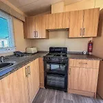 Lovely 6 Berth Caravan Nearby Hunstanton Beach In Norfolk Ref 23071T