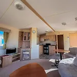 Lovely 6 Berth Caravan Nearby Hunstanton Beach In Norfolk Ref 23071T