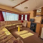 Superb Dog Friendly Caravan With Decking In Hunstanton In Norfolk Ref 13010L
